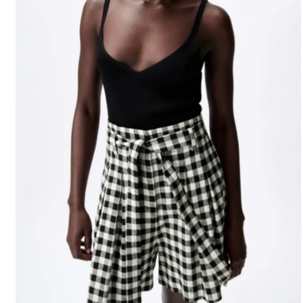 Zara Linen blended shorts/ Black plaid/ Size xs